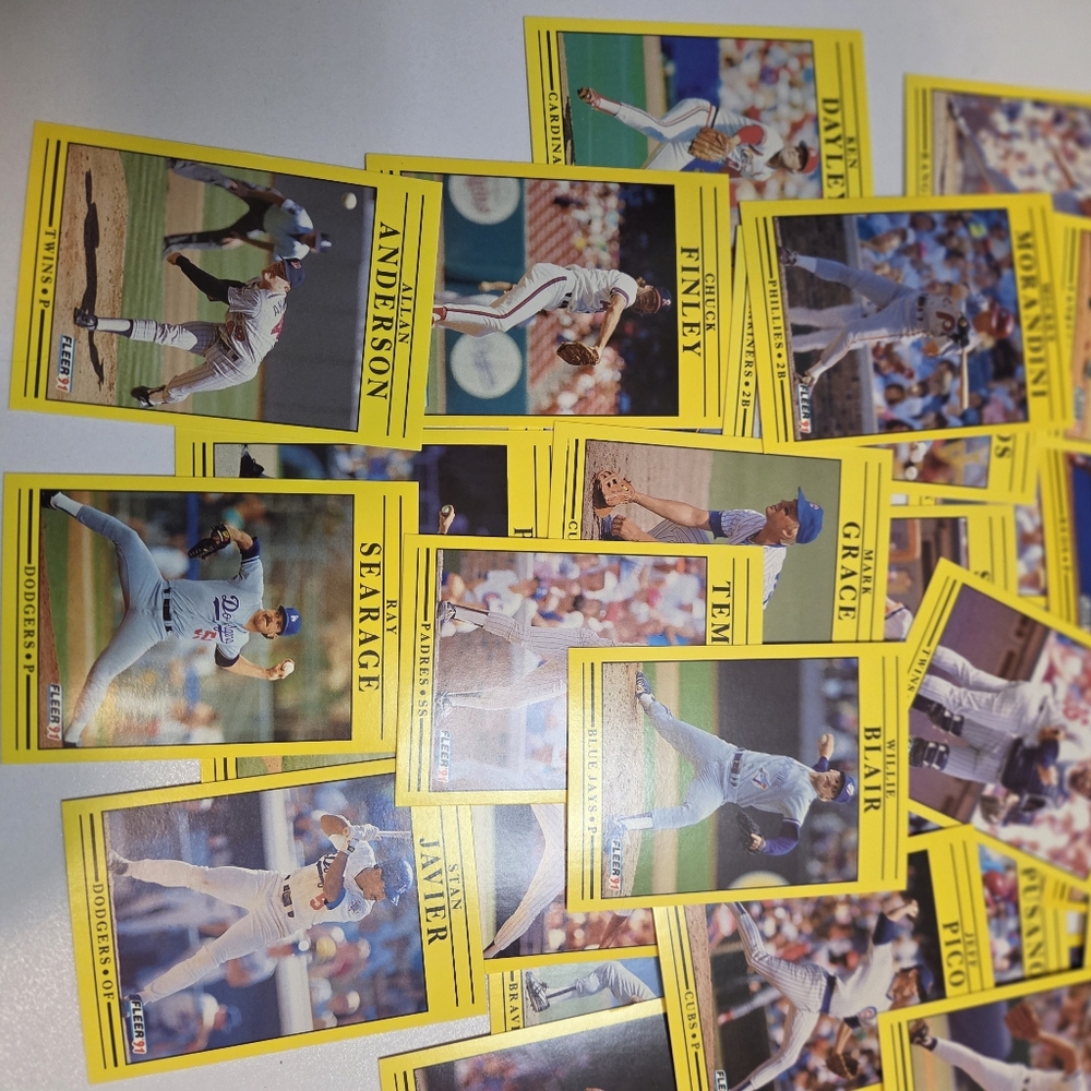 Fleer 91 Yellow Baseball Trading Cards Lot Over 30 Cards - Picture 4 of 7
